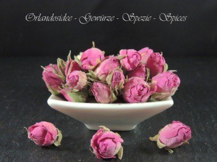 bourgeons de rose, pétales de roses séchés