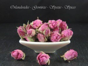bourgeons de rose, pétales de roses séchés